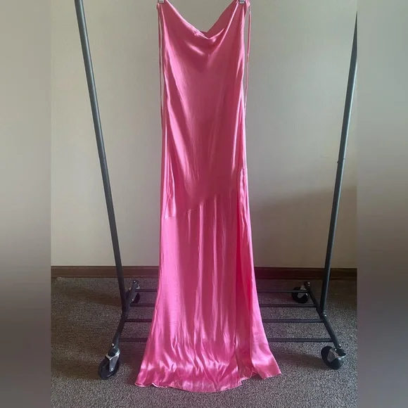 Revolve pink bridesmaid dress, Size M. No alterations done. - Picture 3 of 9